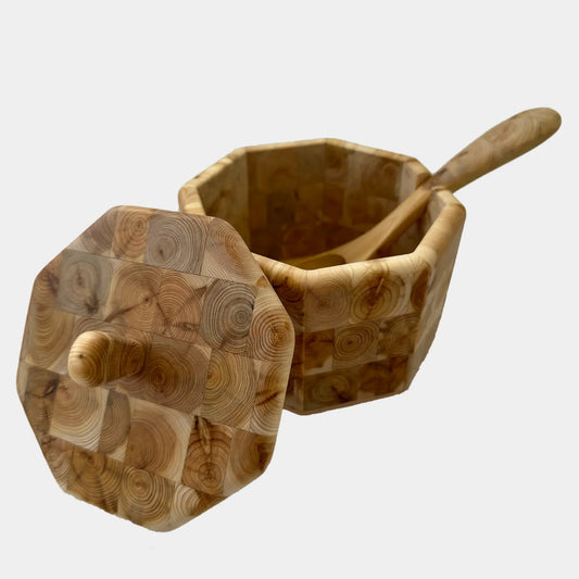 Sukkerskål i enebær med låg og ske