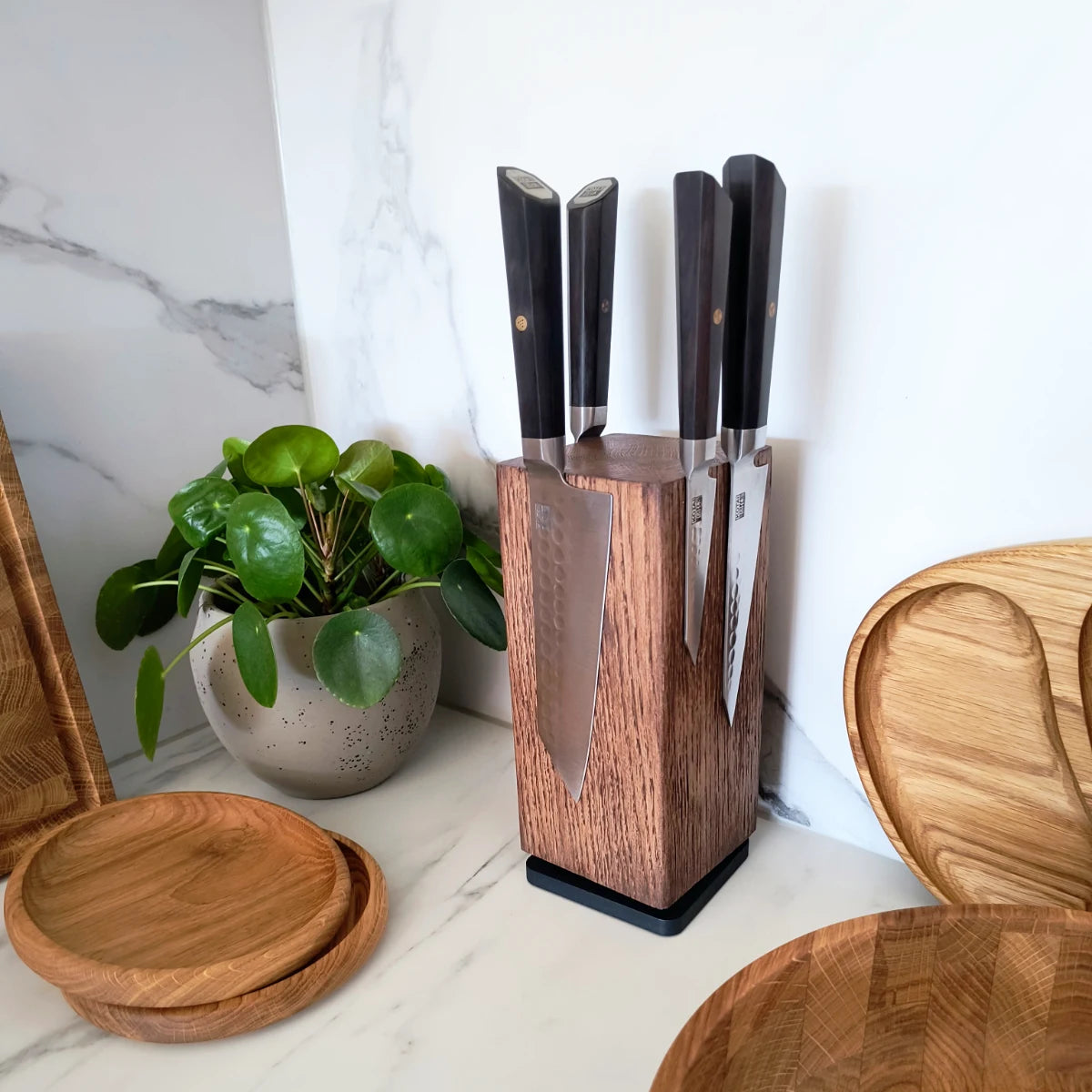 Knivblok i egetræ | Magnetisk